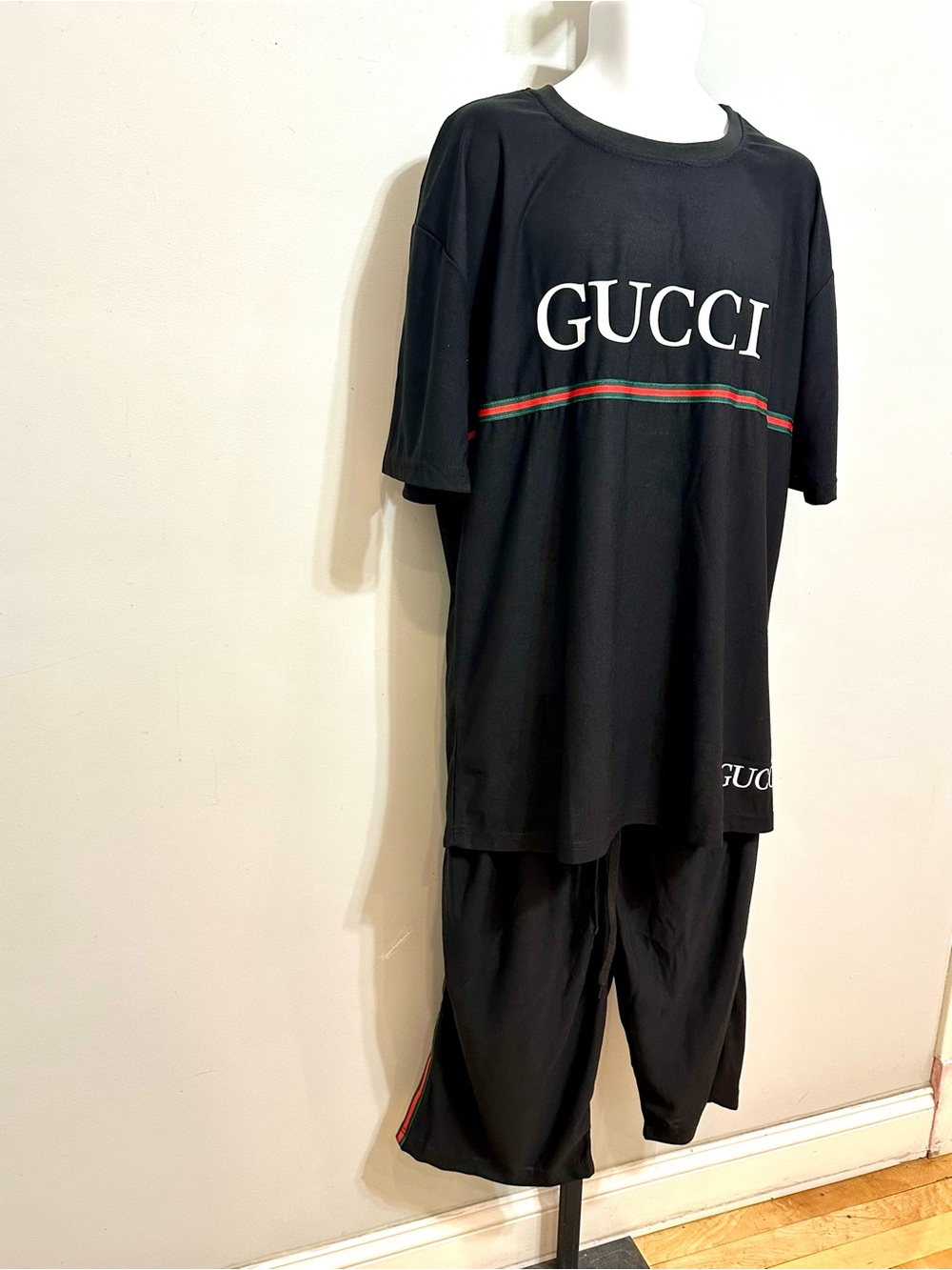 Gucci Black Tee and Shorts Set with Red Accent - Picture 6 of 13